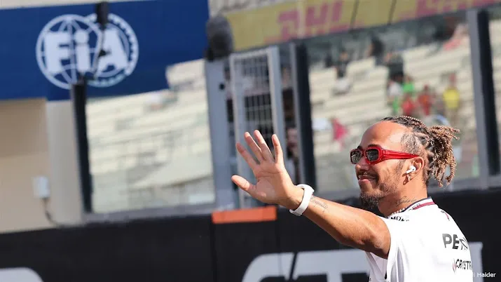 hamilton begint megagemotiveerd aan laatste jaar bij mercedes