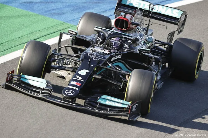 hamilton berust met een glimlach verstappen was gewoon sneller