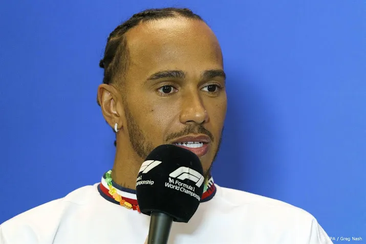 hamilton blijft zich uitspreken over belangrijke kwesties