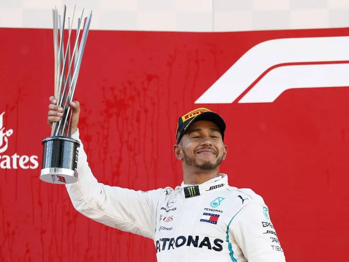 hamilton eindelijk weer een met de auto