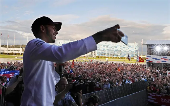 hamilton gelukkiger en sterker dan ooit