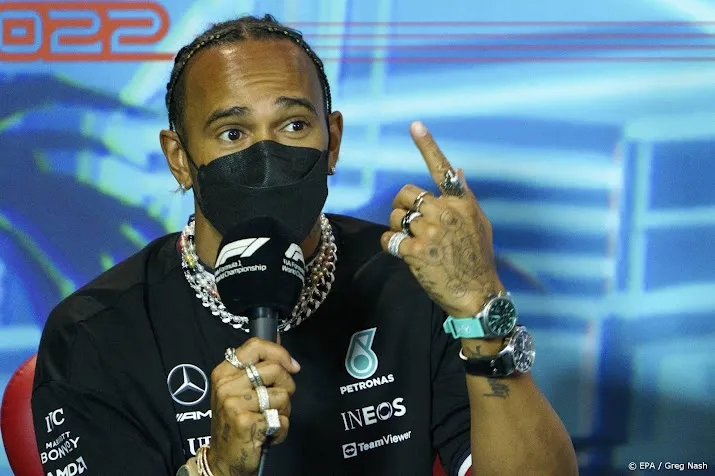 hamilton haalt kracht uit respectloze sneer van red bull topman