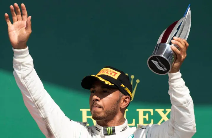 hamilton nog twee jaar bij mercedes