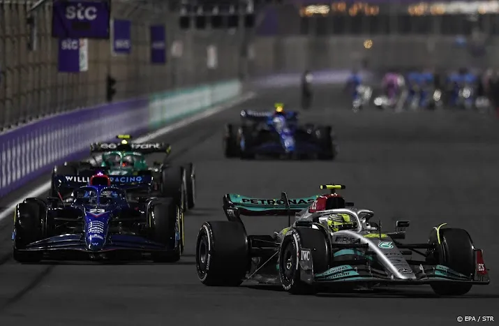 hamilton ploetert en heeft heel veel werk te doen