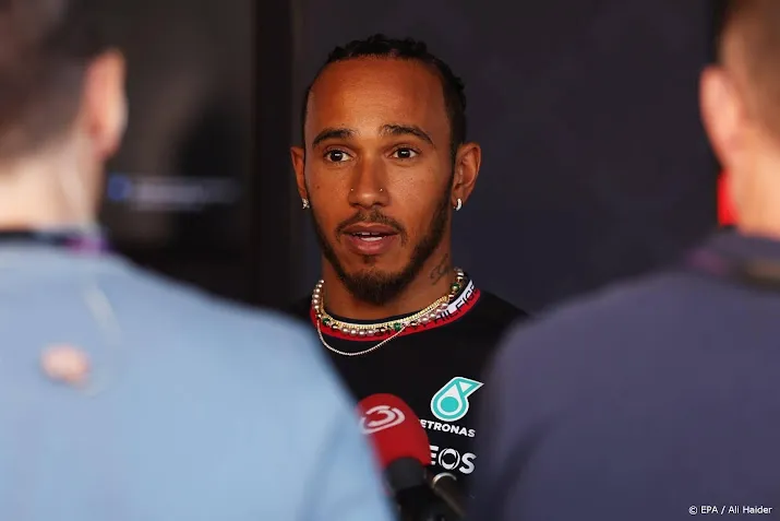 hamilton rekent opnieuw op moeizame start seizoen voor mercedes