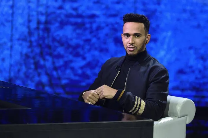 hamilton terug op social media
