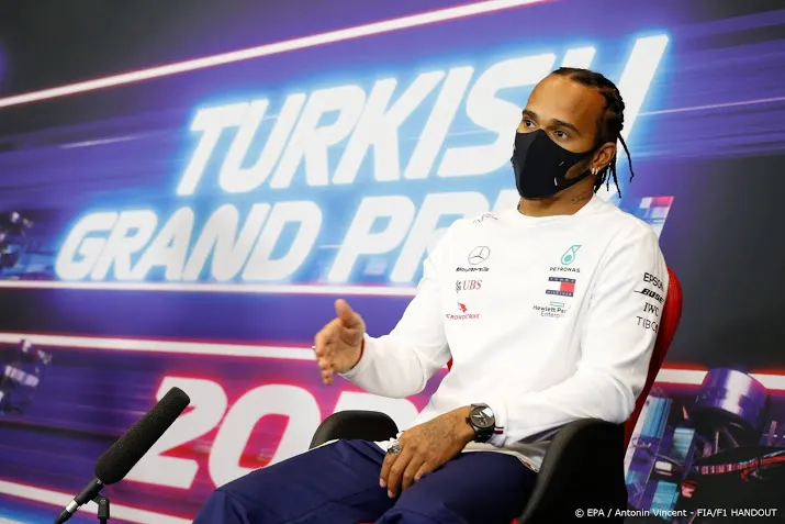 hamilton trotser op sociale campagne dan op zevende wereldtitel