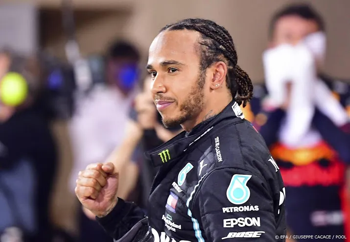 hamilton verlengt contract in formule 1 bij mercedes