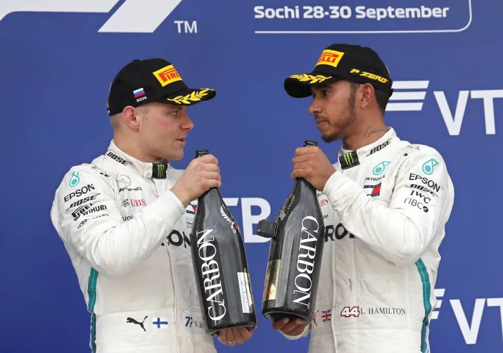 hamilton voelt het verdriet van bottas