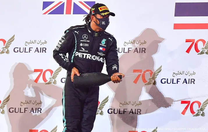hamilton wikt en weegt maar heeft nog geen contract