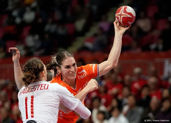 handbalinternational van der heijden ook weg bij hongaarse club