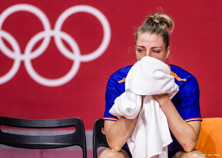 handbalster groot doet pijn om zo af te sluiten