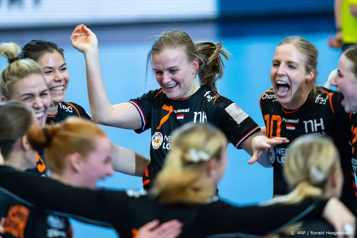 handbalster kramer heerlijk als we in de dekking staan te beuken
