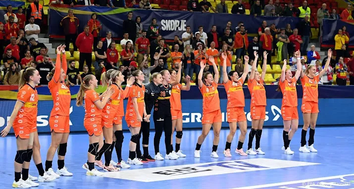 handbalsters herpakken zich op ek met monsterzege op montenegro