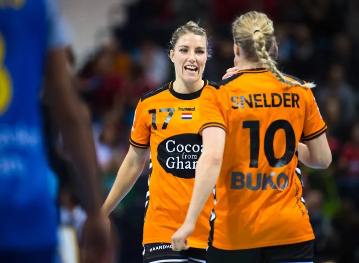 handbalsters pakken brons na thriller