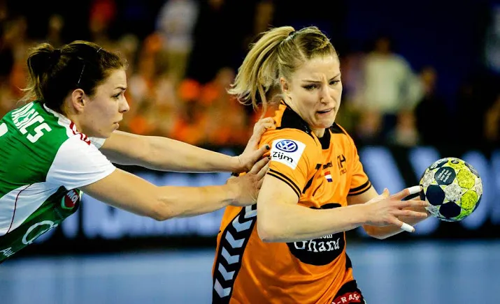 handbalsters sluiten af met monsterzege