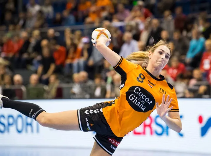 handbalsters winnen nipt van hongarije