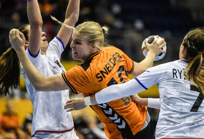 handbalsters zonder captain snelder naar ek