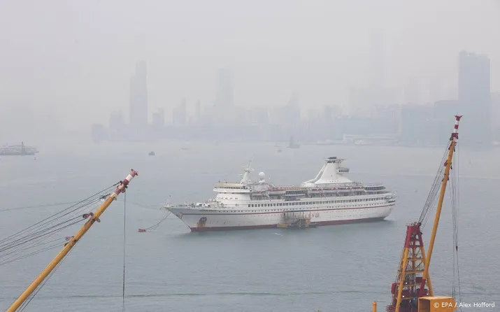 handelsoorlog halveert groei economie hongkong