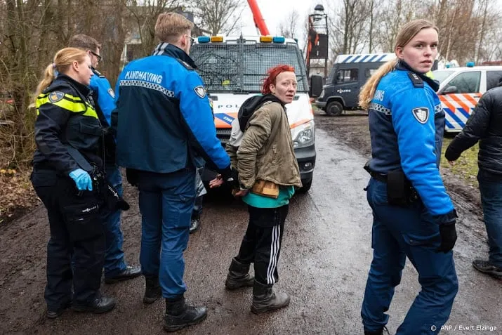 handhavers amsterdam voeren actie