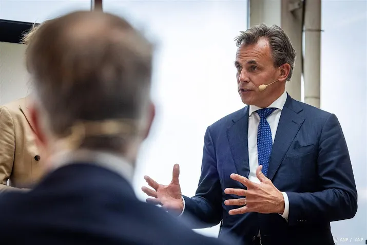 harbers acht krimp schiphol per november onwaarschijnlijk