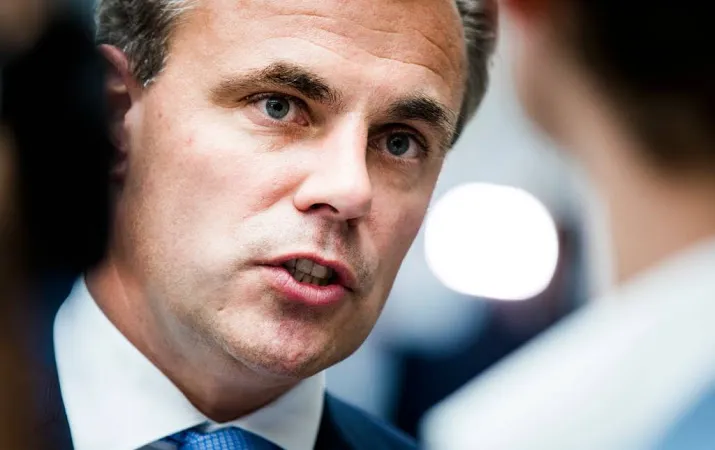 harbers belooft asielprocedure te bekorten