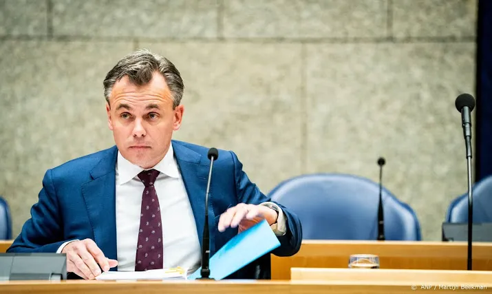 harbers verwacht val om misdaad asielzoekers