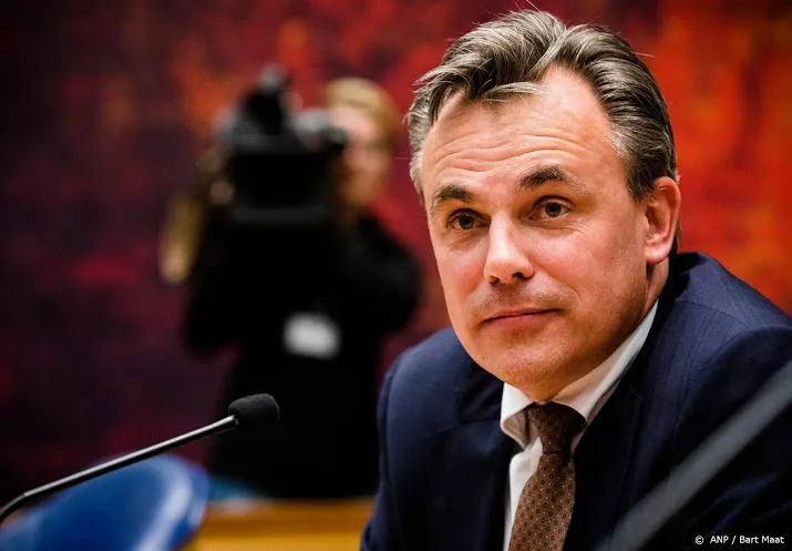 harbers weg om misdaadcijfers asielzoekers