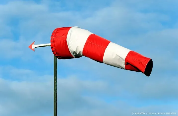 harde wind hindert treinenloop ns tussen rotterdam en brabant