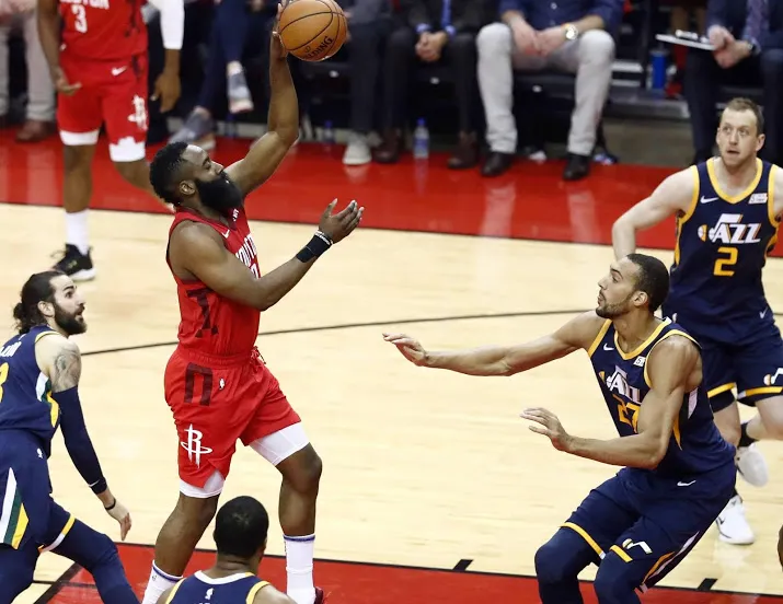 harden blinkt uit bij houston rockets