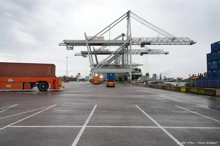haven rotterdam draait door ondanks virusmaatregelen