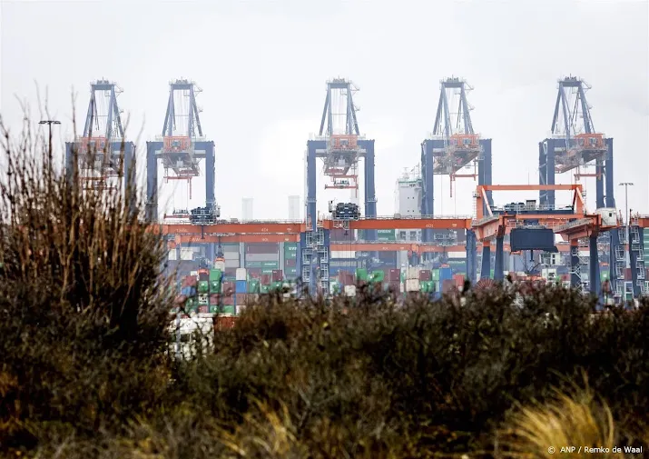haven van rotterdam geen schepen uit hamburg verwacht om staking