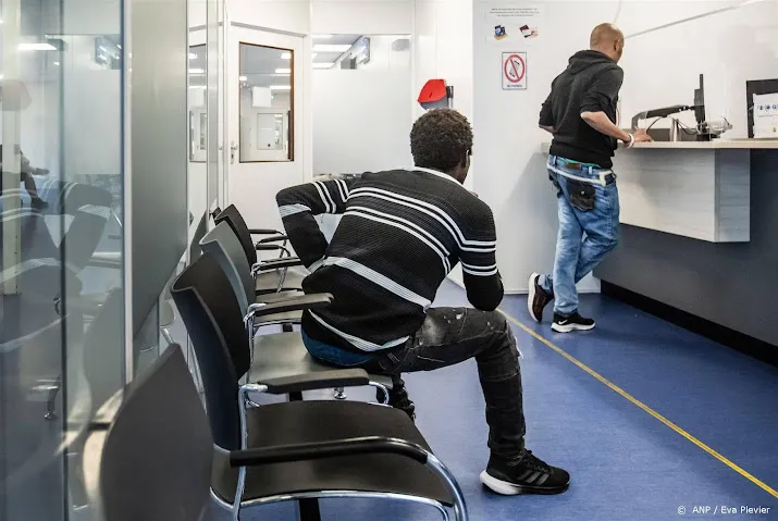heerenveen stelt beslissing locatie nieuw asielzoekerscentrum uit