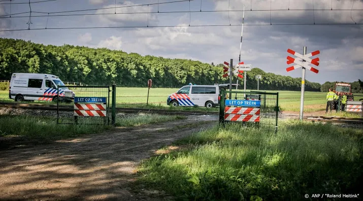hef onbewaakte overwegen sneller op of beveilig ze beter