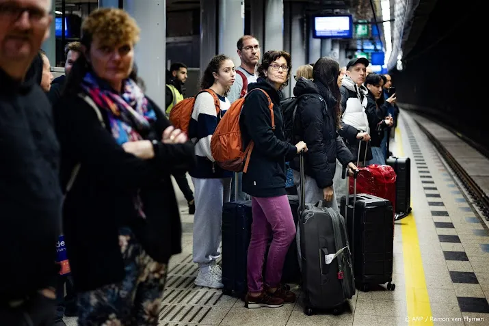 hele dag veel minder treinen vanaf schiphol