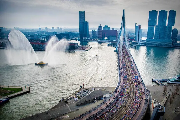 hele stad loopt uit voor marathon rotterdam