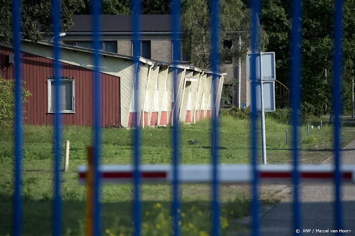 helft inwoners wil geen azc meer in budel