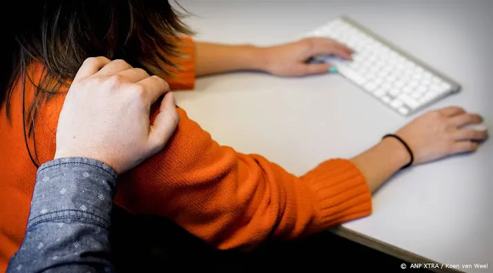helft jonge vrouwen slachtoffer seksueel grensoverschrijdend gedrag in 2022