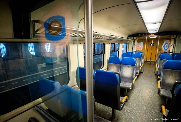 helft stoelen in treinen ns beschikbaar