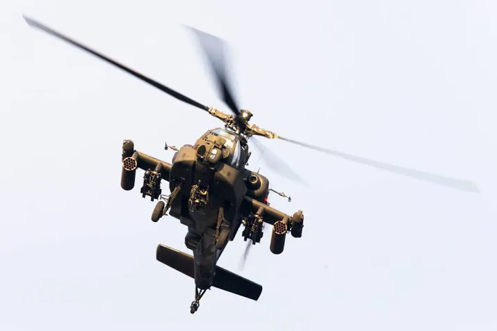 helikopter landmacht maakt voorzorgslanding