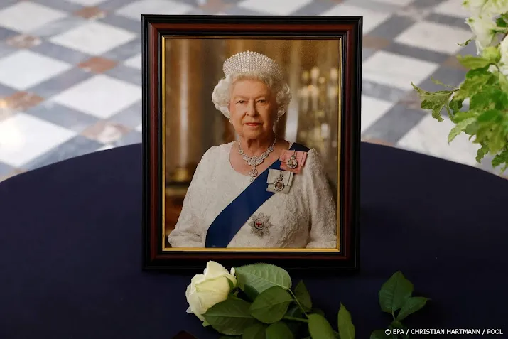 herdenkingsdienst voor koningin elizabeth in amsterdamse kerk