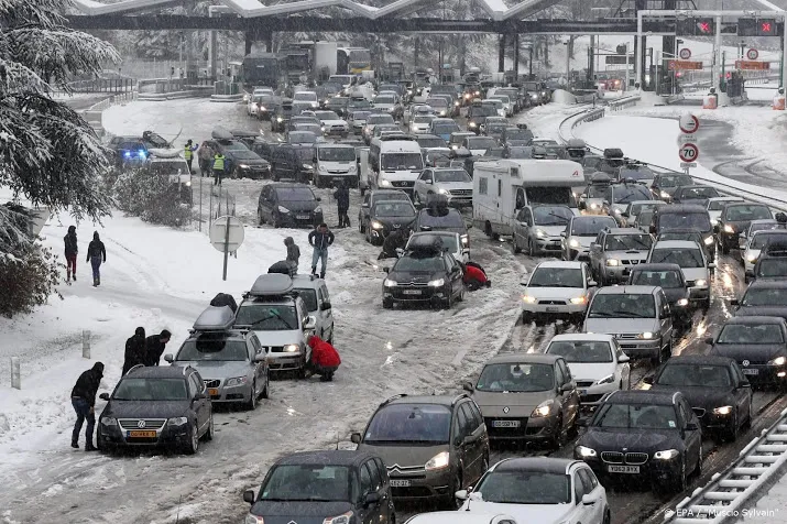 het is al druk op de wegen naar de wintersport