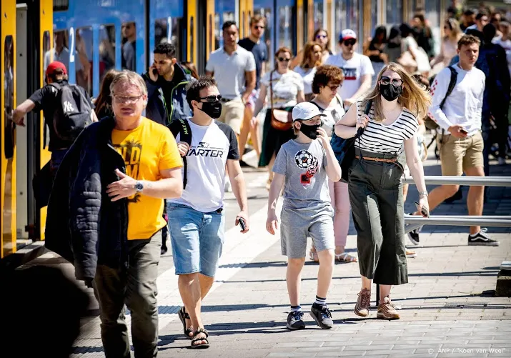 het is druk in de treinen naar zandvoort ns waarschuwt