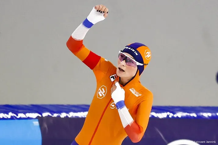 historische wk zege schaatsster schouten op 5000 meter