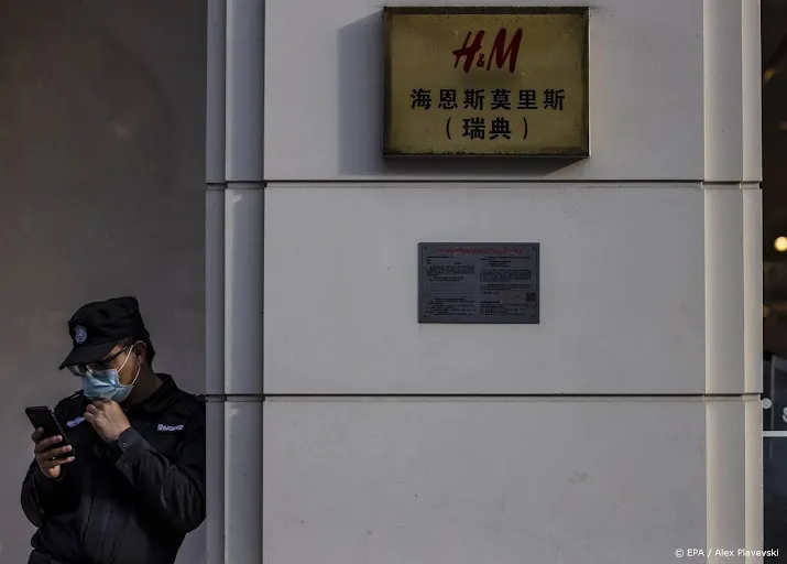 hm terug in chinese webwinkel na kritiek op mensenrechten