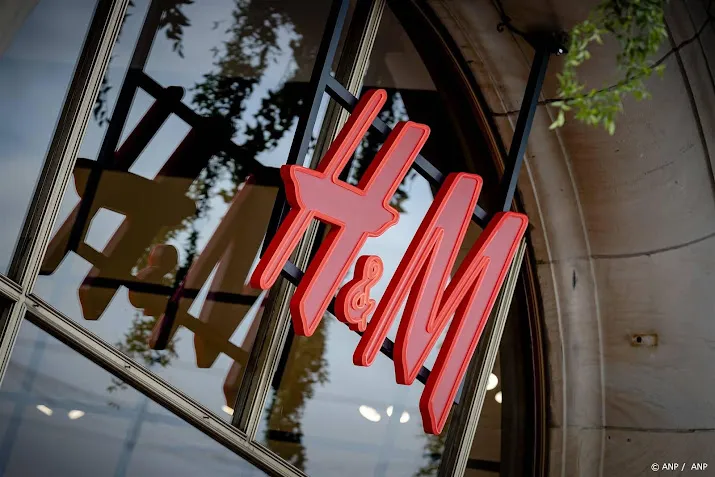 hm verkoopt minder kleding door afnemende vraag