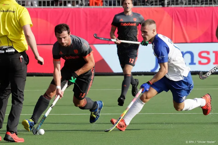 hockeyer baart terug naar oranje rood