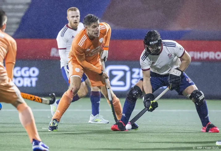hockeyer de wijn na snel herstel terug op het veld