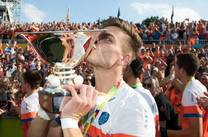 hockeyer de wijn terug bij oranje