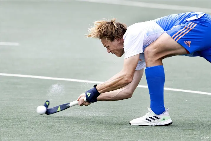 hockeyers dankzij strafcornerschutter janssen langs spanje
